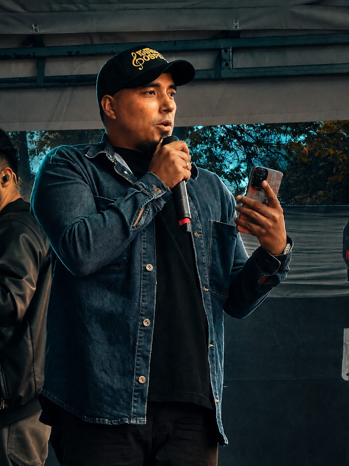 MC Toscano como Host